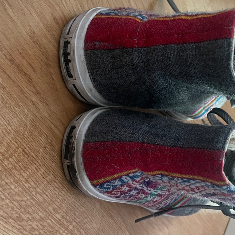 Colorful Patterned High-Top Sneakers - Picture 6 of 6